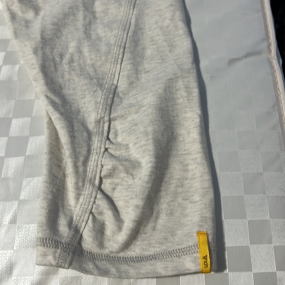 3/$20 lole small  heather white capris - Picture 3 of 6